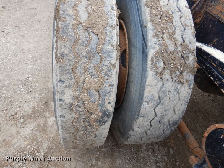 image for item GA9166 1994 White GMC WG64T  semi truck