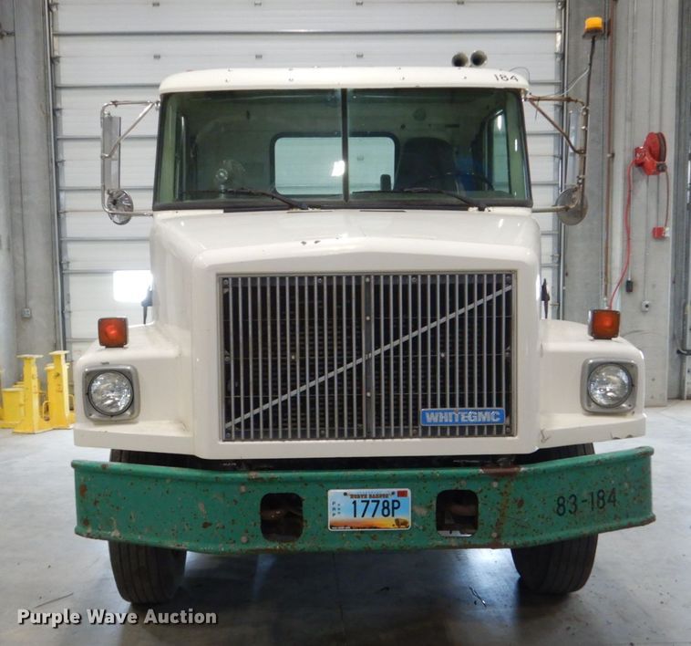 image for item GA9171 1994 White GMC WG64T  semi truck