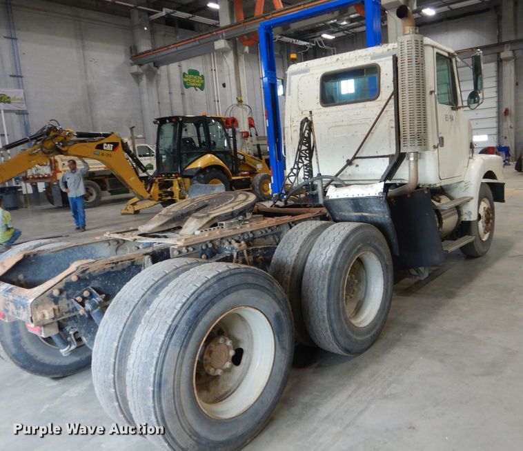 image for item GA9171 1994 White GMC WG64T  semi truck