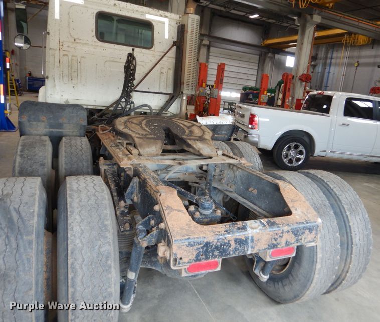 image for item GA9171 1994 White GMC WG64T  semi truck