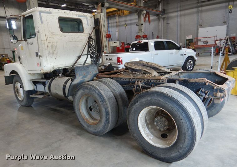 image for item GA9171 1994 White GMC WG64T  semi truck