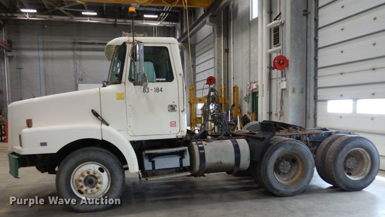 image for item GA9171 1994 White GMC WG64T  semi truck