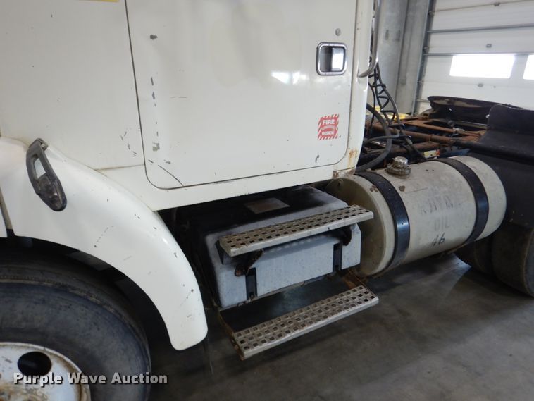 image for item GA9171 1994 White GMC WG64T  semi truck