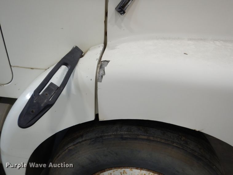 image for item GA9171 1994 White GMC WG64T  semi truck