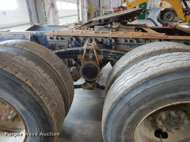 image for item GA9171 1994 White GMC WG64T  semi truck