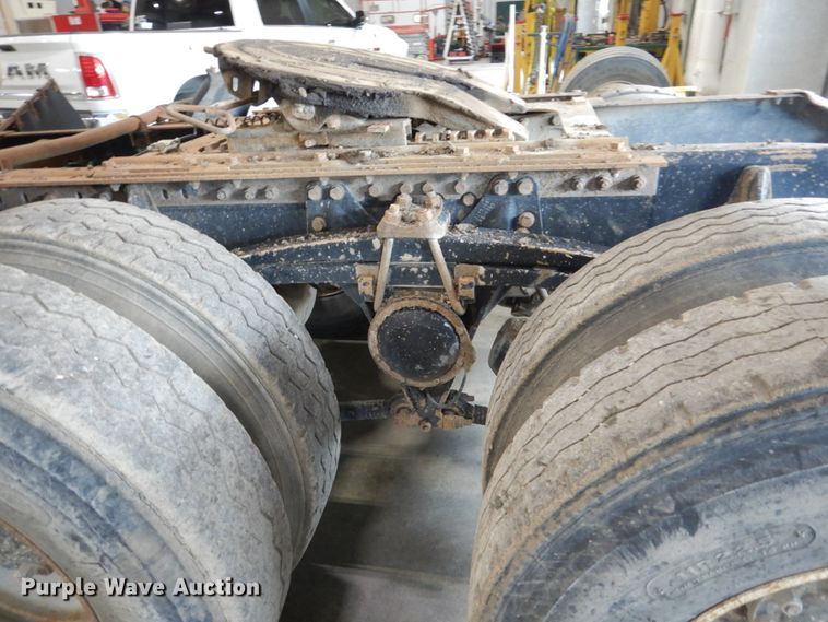 image for item GA9171 1994 White GMC WG64T  semi truck