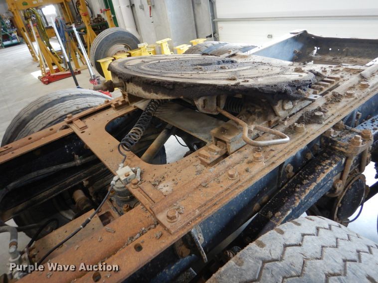 image for item GA9171 1994 White GMC WG64T  semi truck