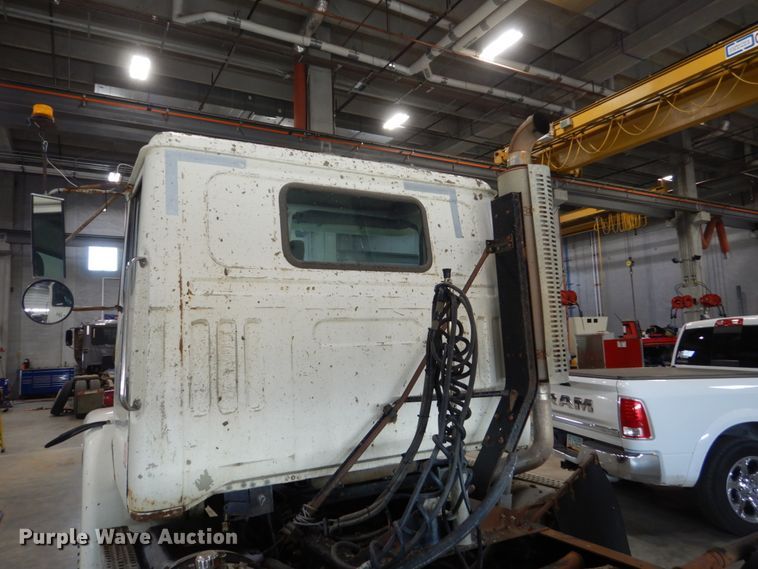 image for item GA9171 1994 White GMC WG64T  semi truck