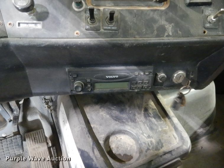 image for item GA9171 1994 White GMC WG64T  semi truck