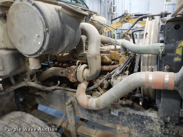 image for item GA9171 1994 White GMC WG64T  semi truck