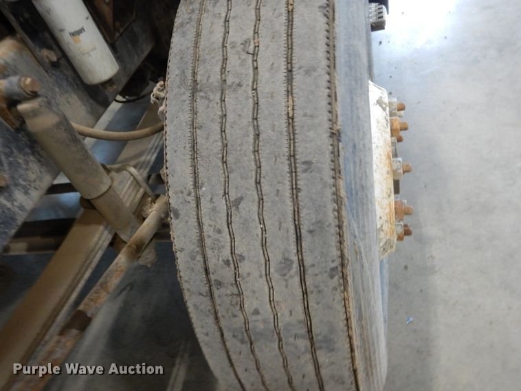 image for item GA9171 1994 White GMC WG64T  semi truck