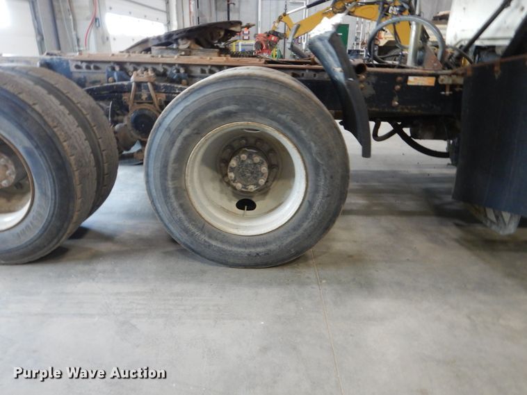 image for item GA9171 1994 White GMC WG64T  semi truck