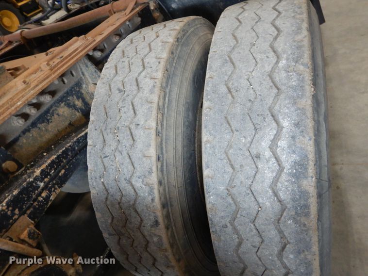 image for item GA9171 1994 White GMC WG64T  semi truck