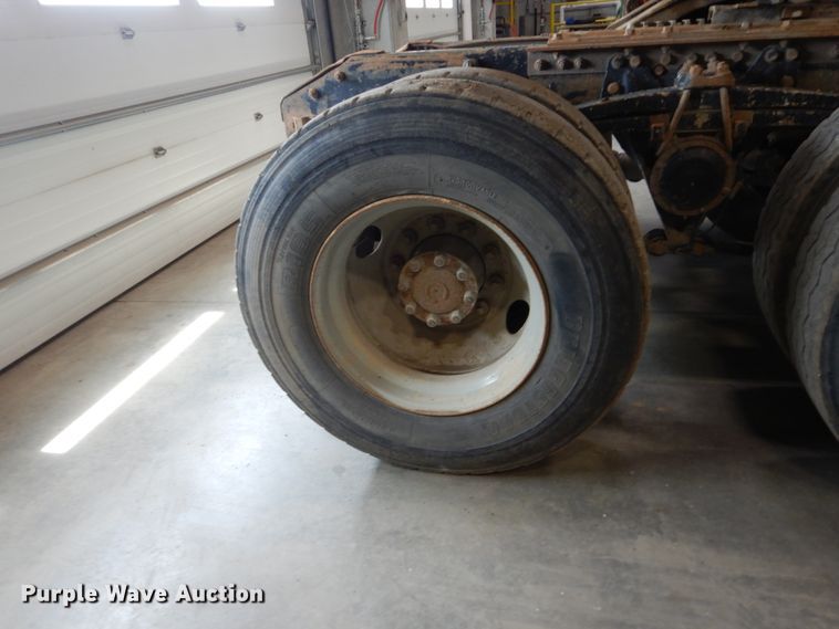 image for item GA9171 1994 White GMC WG64T  semi truck