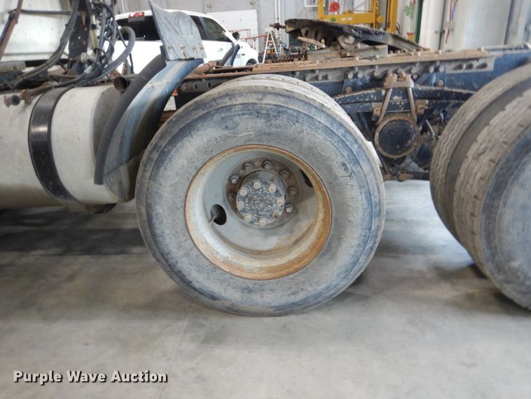 image for item GA9171 1994 White GMC WG64T  semi truck