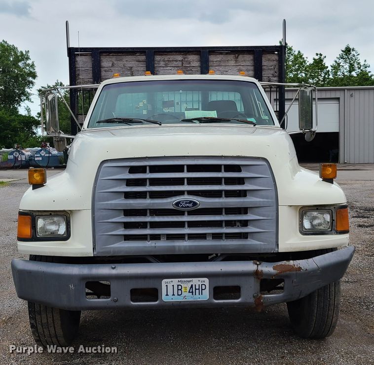 image for item GT9159 1998 Ford F800  flatbed truck