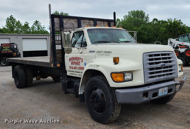 image for item GT9159 1998 Ford F800  flatbed truck