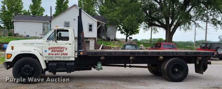 image for item GT9159 1998 Ford F800  flatbed truck