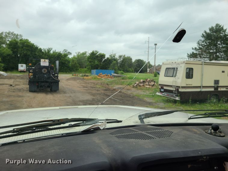 image for item GT9159 1998 Ford F800  flatbed truck