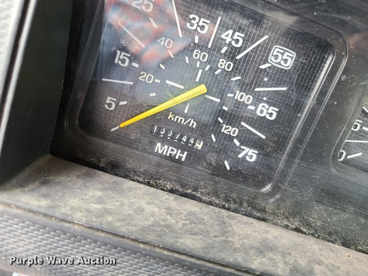 image for item GT9159 1998 Ford F800  flatbed truck