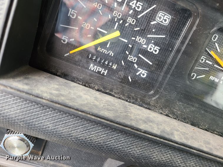 image for item GT9159 1998 Ford F800  flatbed truck