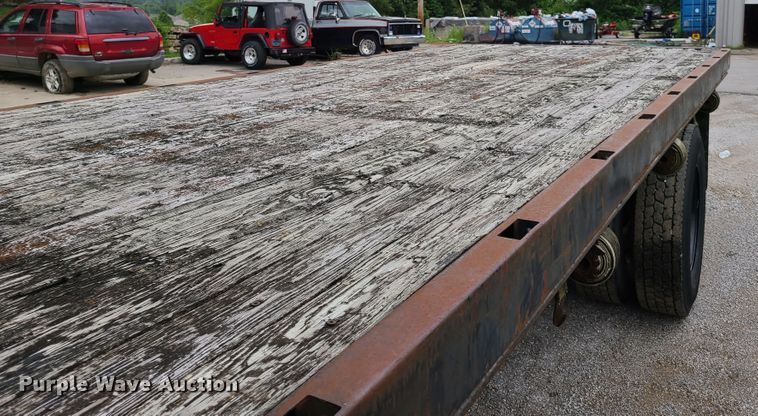 image for item GT9159 1998 Ford F800  flatbed truck