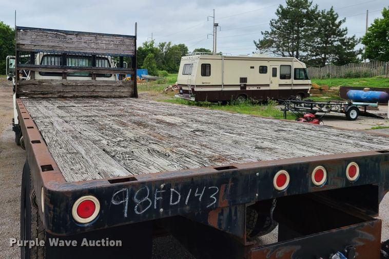 image for item GT9159 1998 Ford F800  flatbed truck
