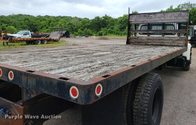 image for item GT9159 1998 Ford F800  flatbed truck