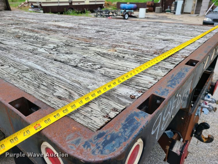 image for item GT9159 1998 Ford F800  flatbed truck