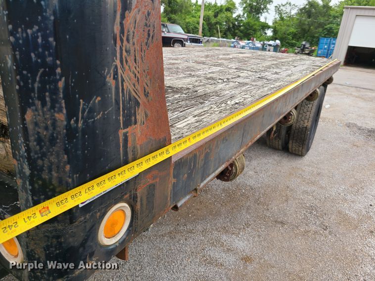 image for item GT9159 1998 Ford F800  flatbed truck