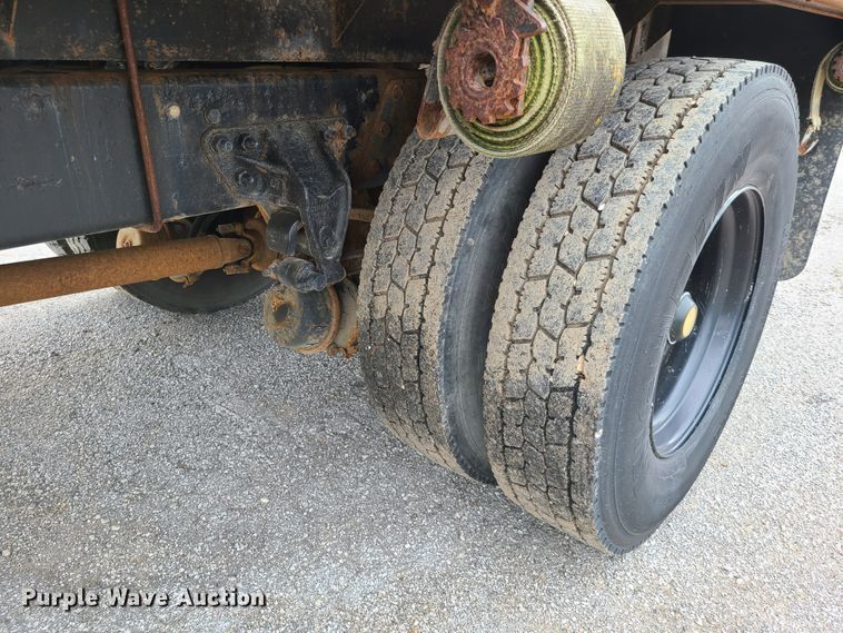 image for item GT9159 1998 Ford F800  flatbed truck