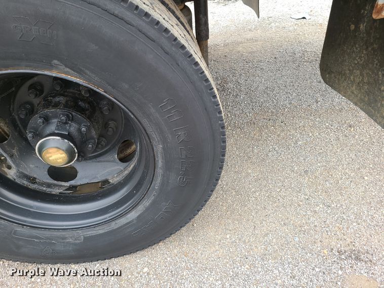 image for item GT9159 1998 Ford F800  flatbed truck