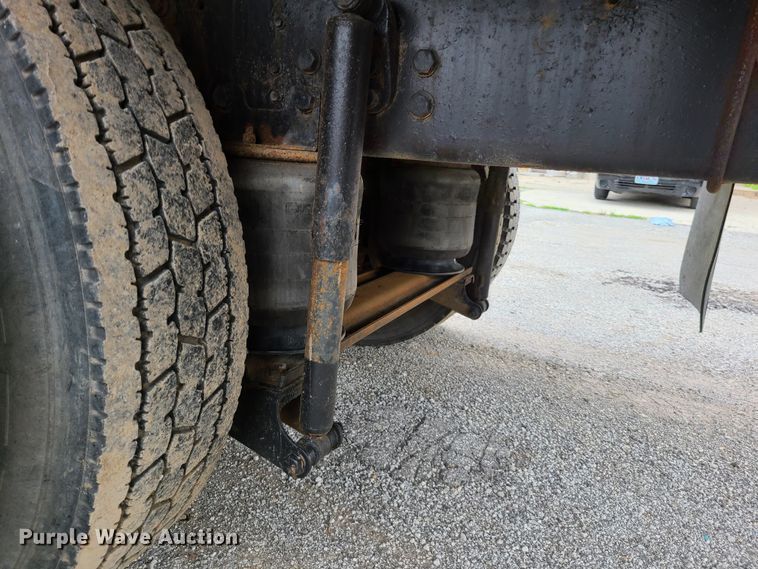 image for item GT9159 1998 Ford F800  flatbed truck