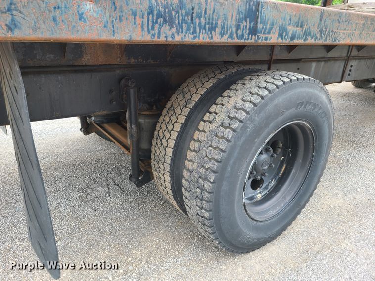 image for item GT9159 1998 Ford F800  flatbed truck