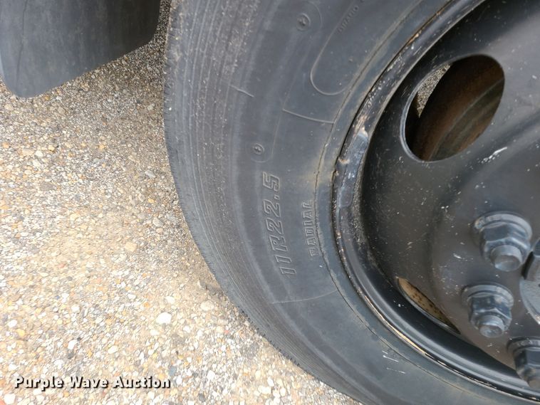 image for item GT9159 1998 Ford F800  flatbed truck