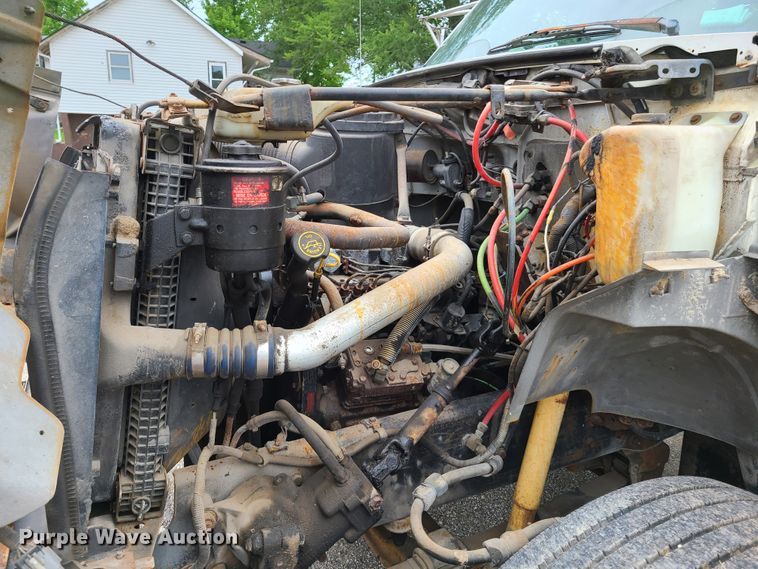 image for item GT9159 1998 Ford F800  flatbed truck