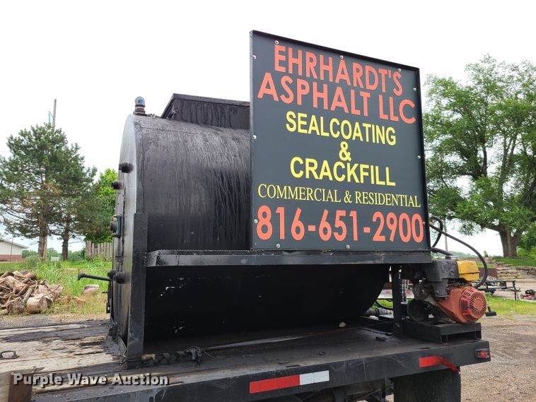 image for item GT9160 1997 GMC C7500 asphalt sealcoat truck