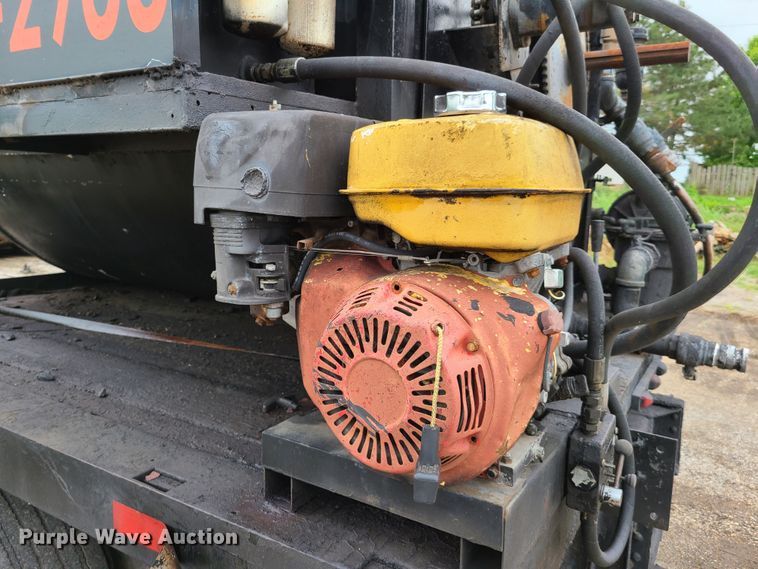 image for item GT9160 1997 GMC C7500 asphalt sealcoat truck