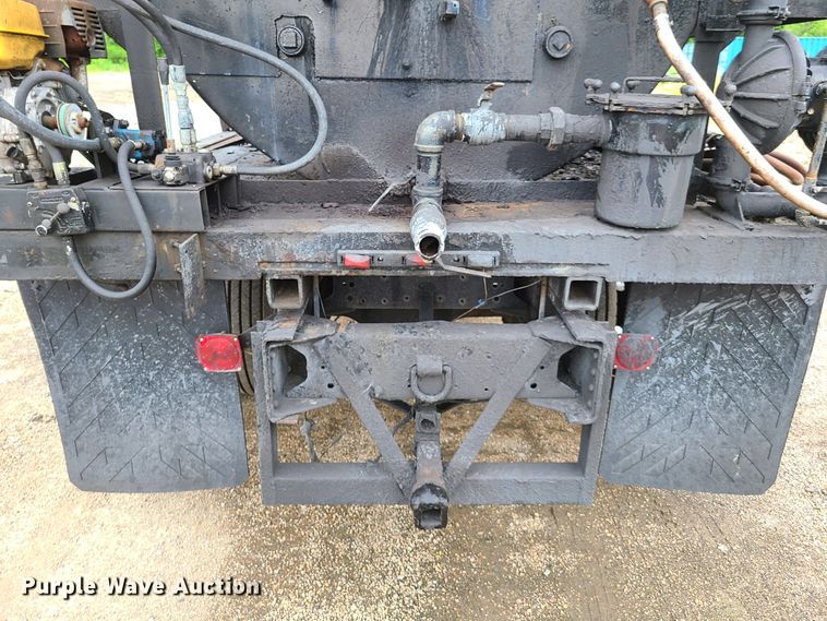 image for item GT9160 1997 GMC C7500 asphalt sealcoat truck