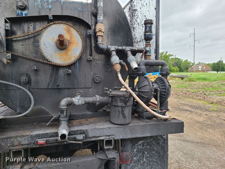 image for item GT9160 1997 GMC C7500 asphalt sealcoat truck