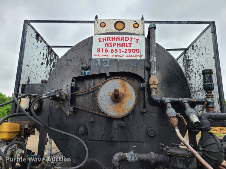 image for item GT9160 1997 GMC C7500 asphalt sealcoat truck