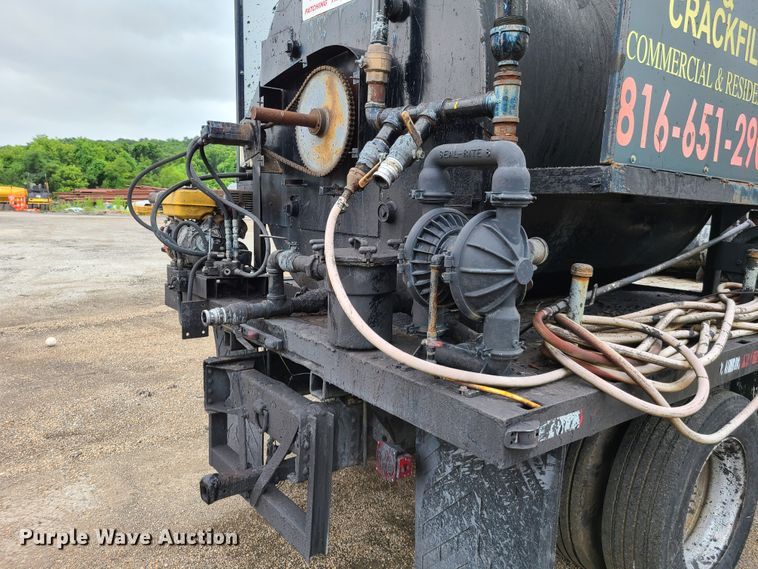 image for item GT9160 1997 GMC C7500 asphalt sealcoat truck