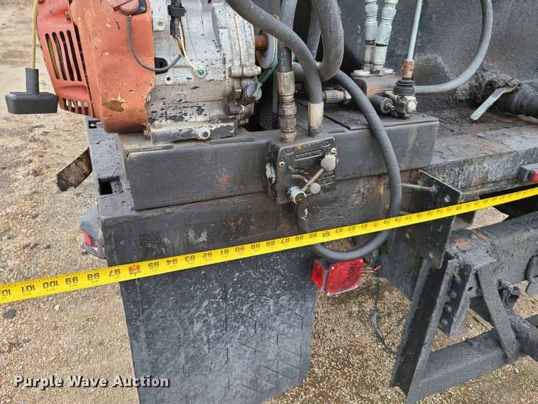 image for item GT9160 1997 GMC C7500 asphalt sealcoat truck