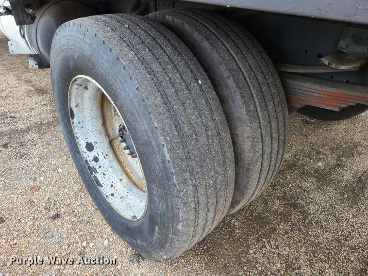 image for item GT9160 1997 GMC C7500 asphalt sealcoat truck