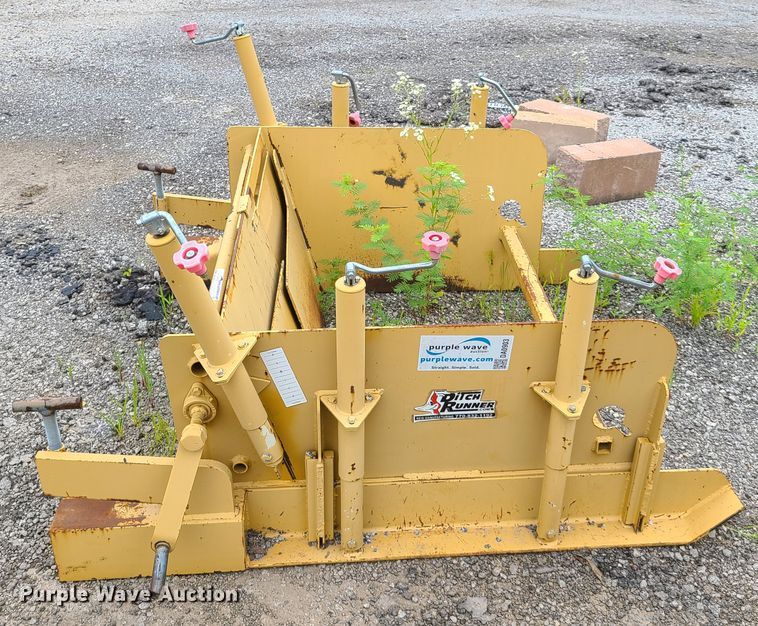image for item GT9162 Ditch Runner skid steer asphalt screed