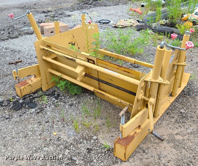 image for item GT9162 Ditch Runner skid steer asphalt screed