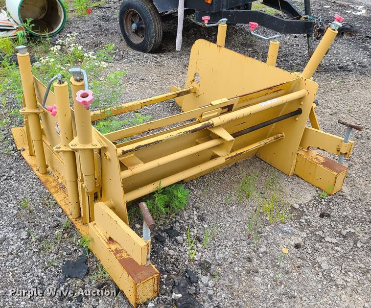 image for item GT9162 Ditch Runner skid steer asphalt screed