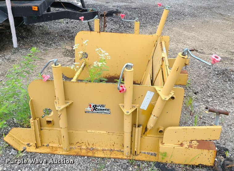 image for item GT9162 Ditch Runner skid steer asphalt screed