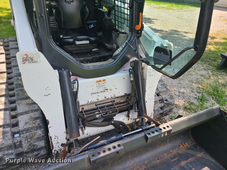 image for item GT9189 2010 Bobcat T630  tracked skid steer loader