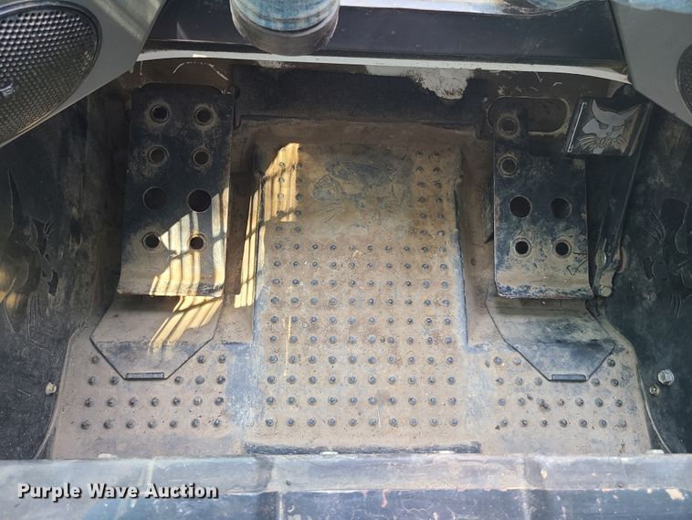 image for item GT9189 2010 Bobcat T630  tracked skid steer loader